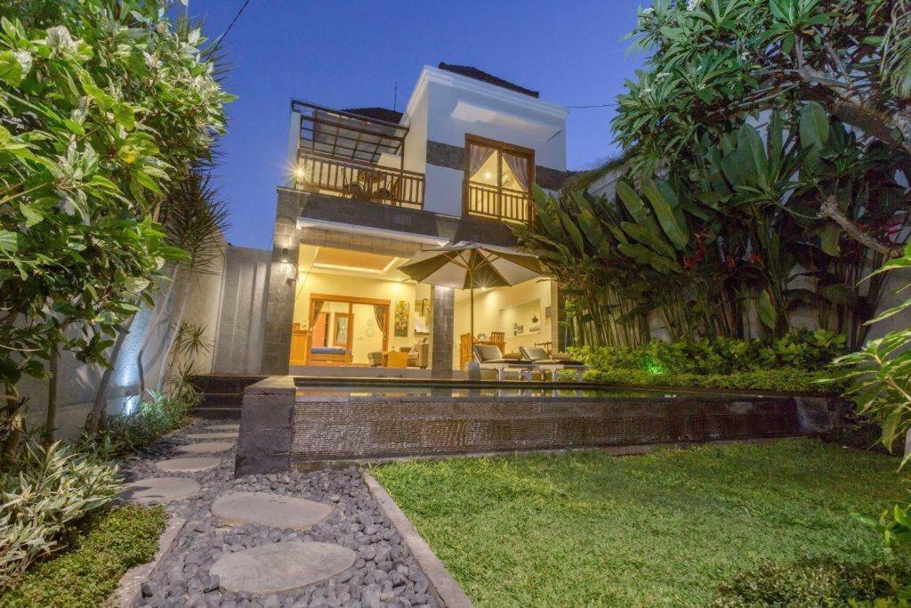 Villa Hitam Putih Legian Bali Seminyak Exterior foto